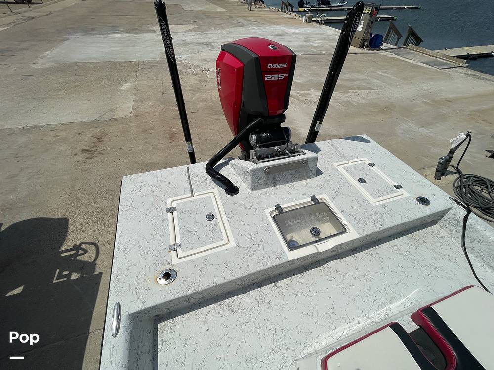 Slide: The Image of Stern Casting Deck With Live Well/bait Well/compartment Storage - 15314395