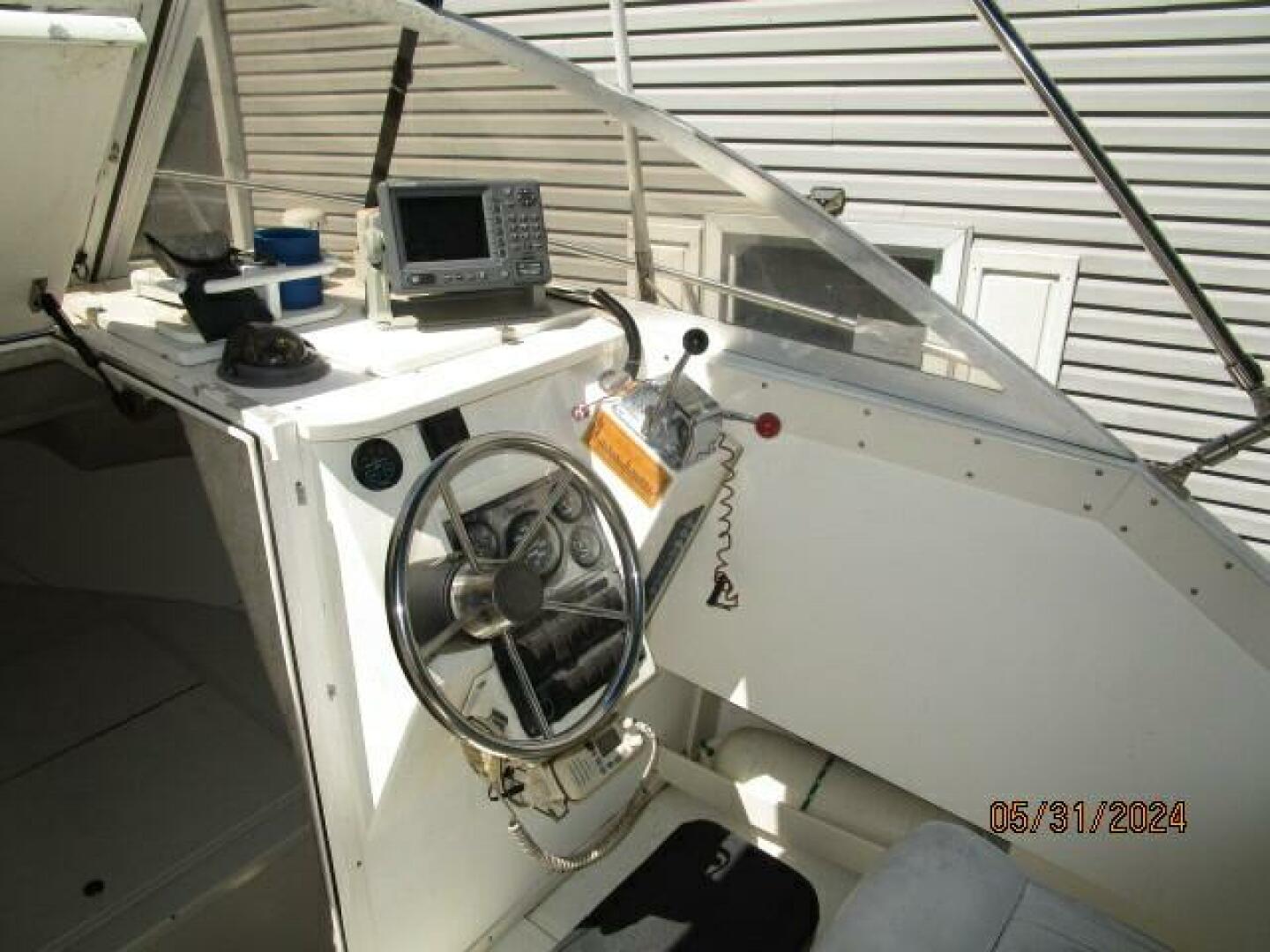 Slide: The Image of 22' Shamrock helm2 - 4470703