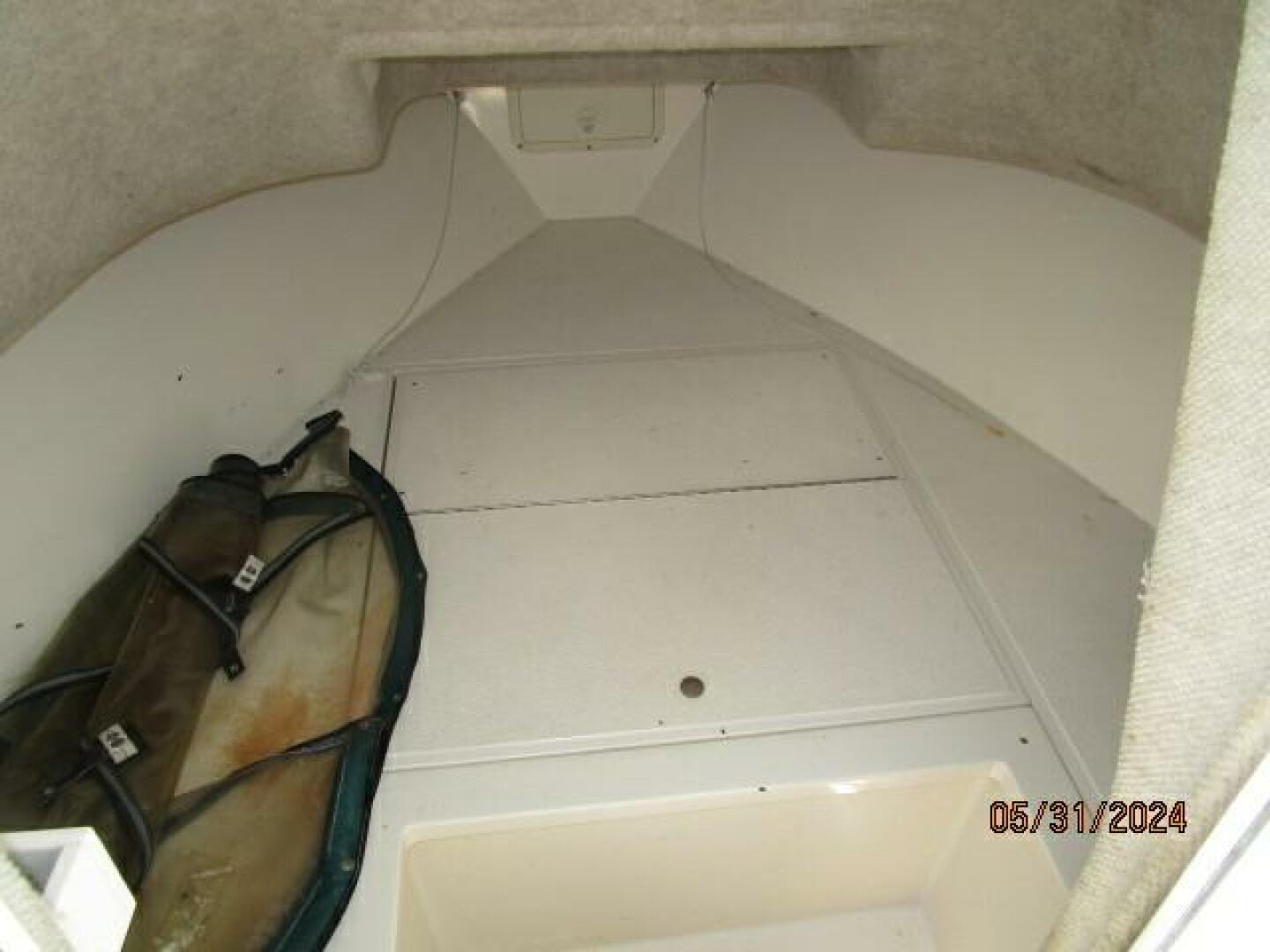 Slide: The Image of 22' Shamrock cabin forward - 4470693