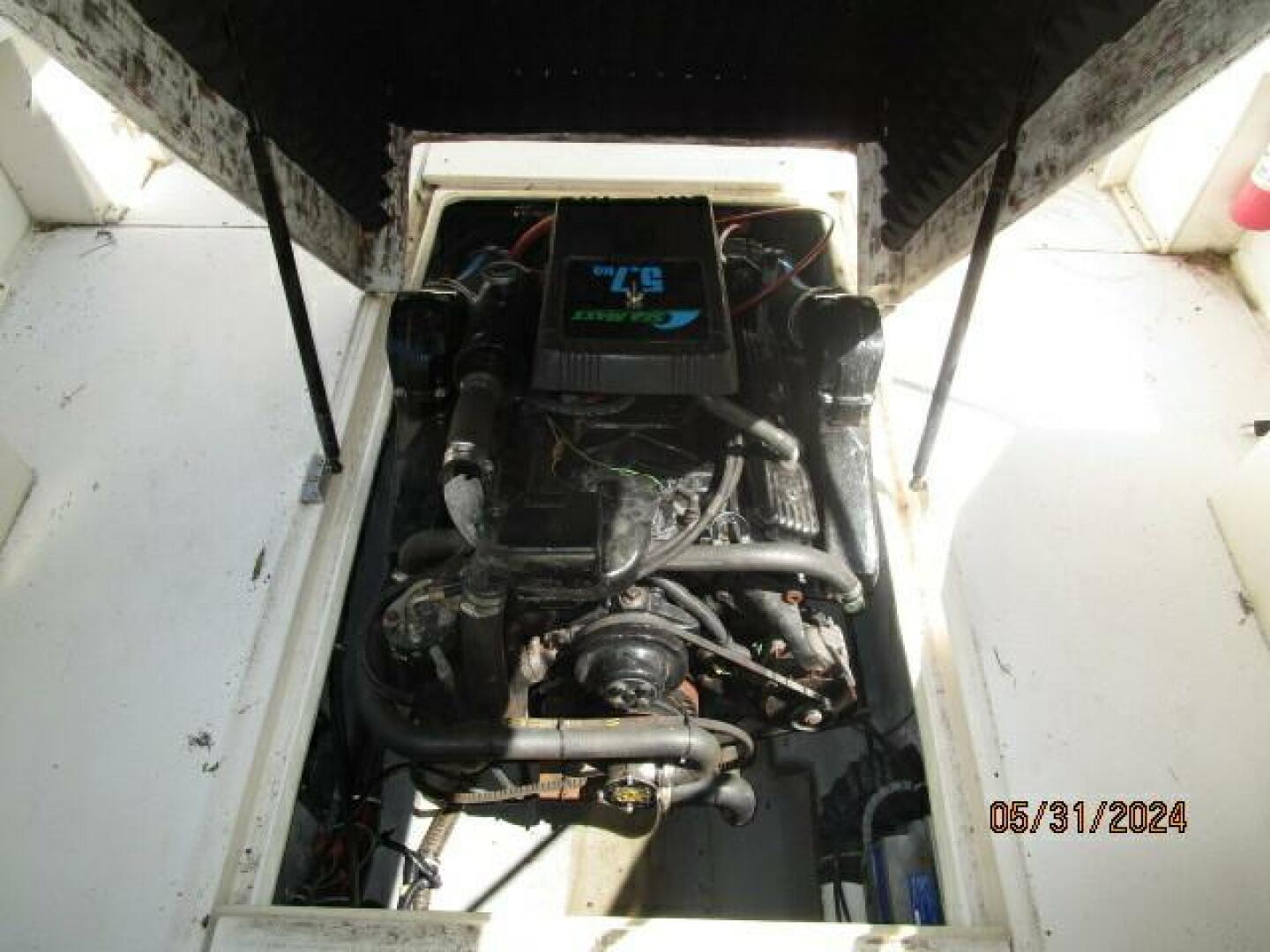 Slide: The Image of 22' Shamrock engine compartment access - 4470706