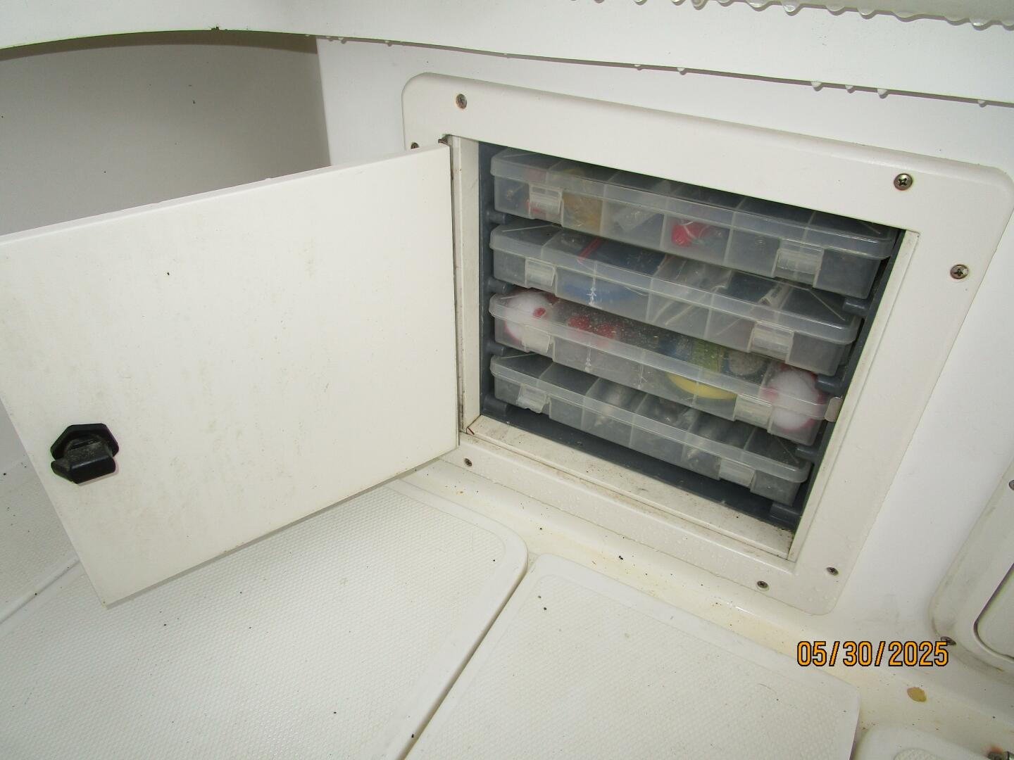 Slide: The Image of 26' Shamrock cockpit tackle cabinet - 5373202