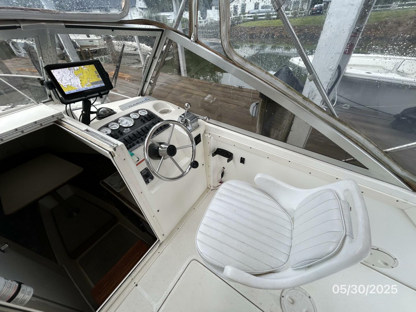 Slide: The Image of 26' Shamrock helm1 - 5373191