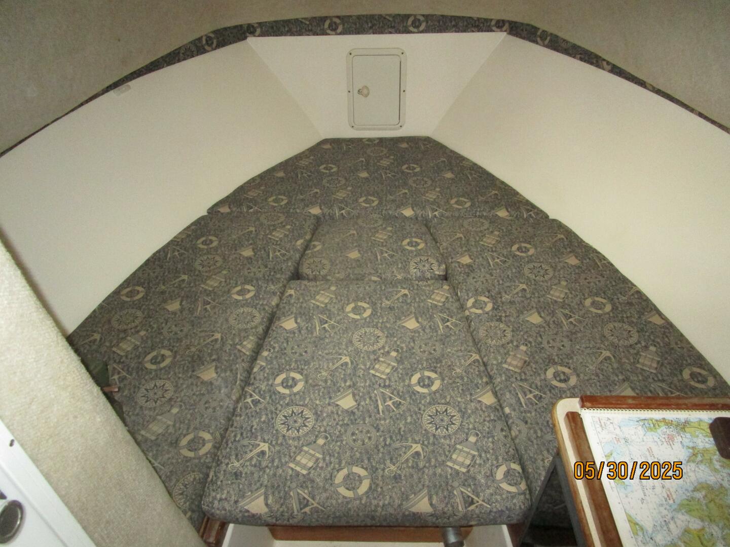 Slide: The Image of 26' Shamrock lower deck berth - 5373178