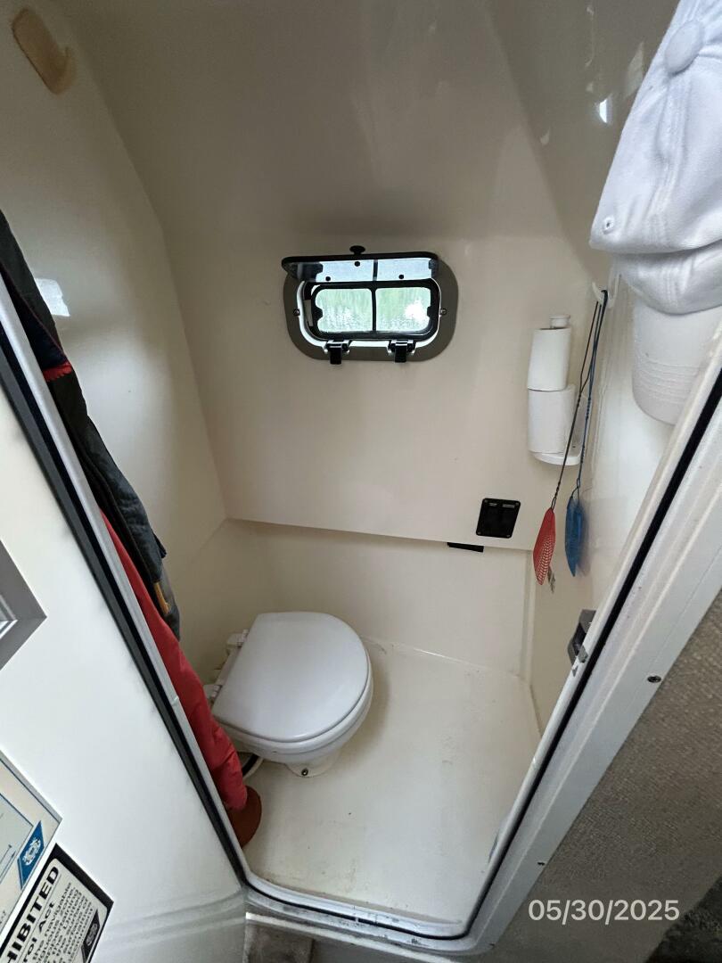 Slide: The Image of 26' Shamrock lower deck head - 5373190