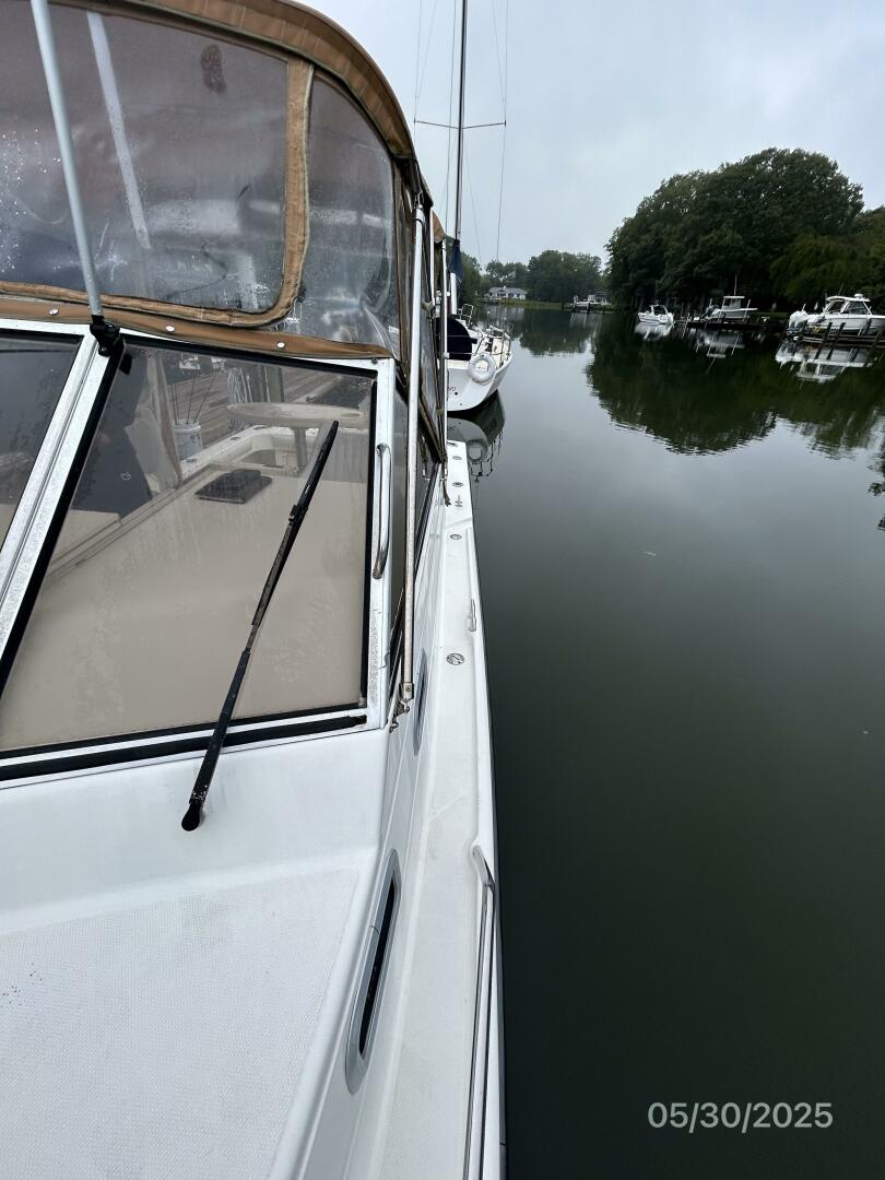 Slide: The Image of 26' Shamrock port side deck1 - 5373195