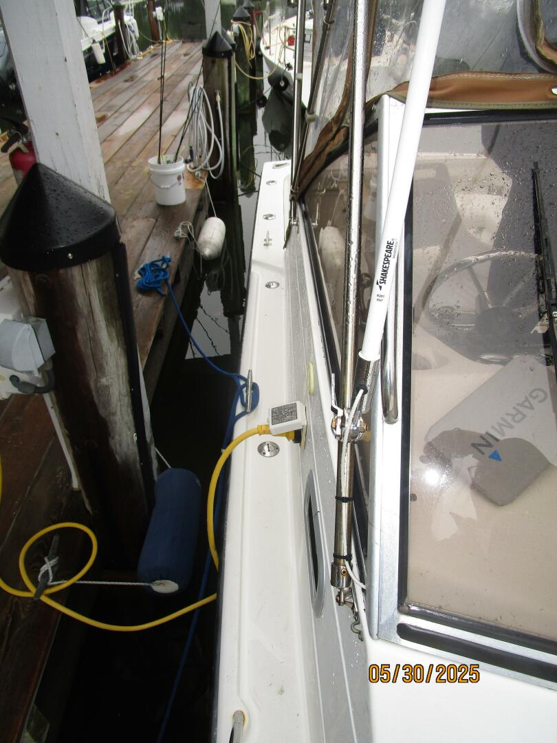 Slide: The Image of 26' Shamrock starboard side deck1 - 5373199