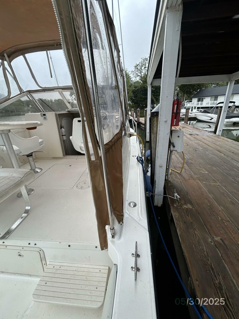 Slide: The Image of 26' Shamrock starboard side deck2 - 5373198