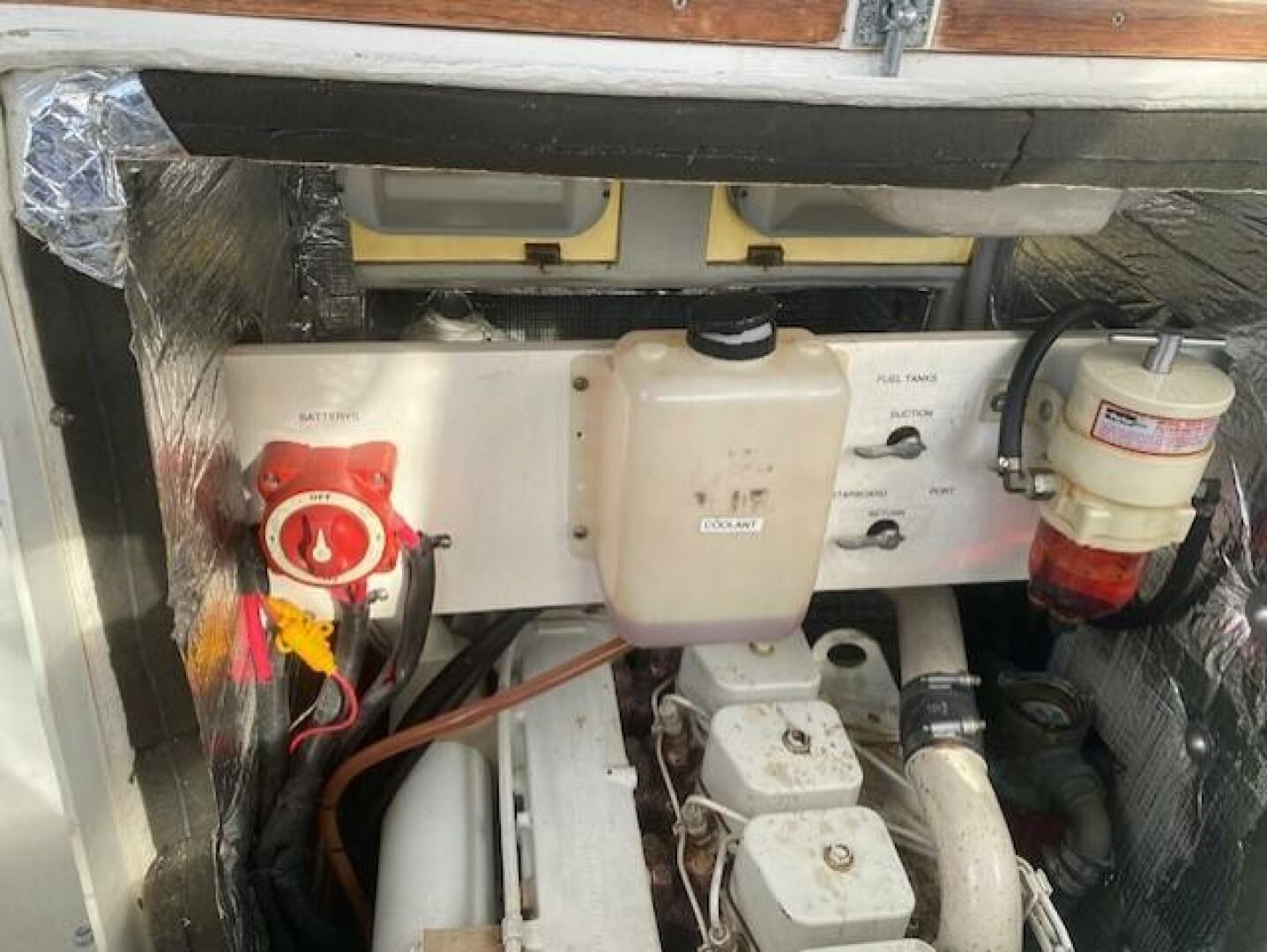 Slide: The Image of Battery Switch, and Racor Filter - 4802542