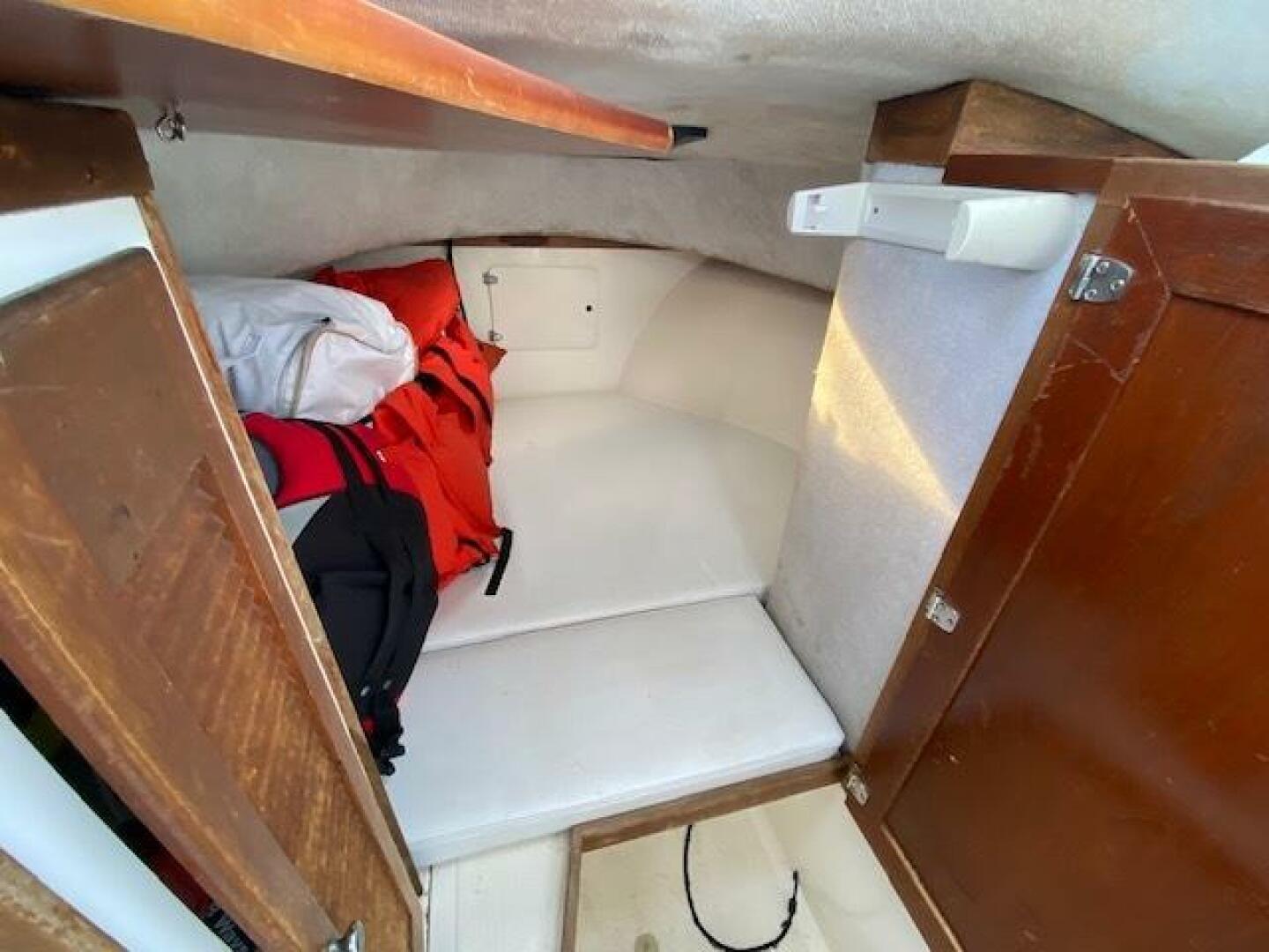 Slide: The Image of V-berth - 4802524