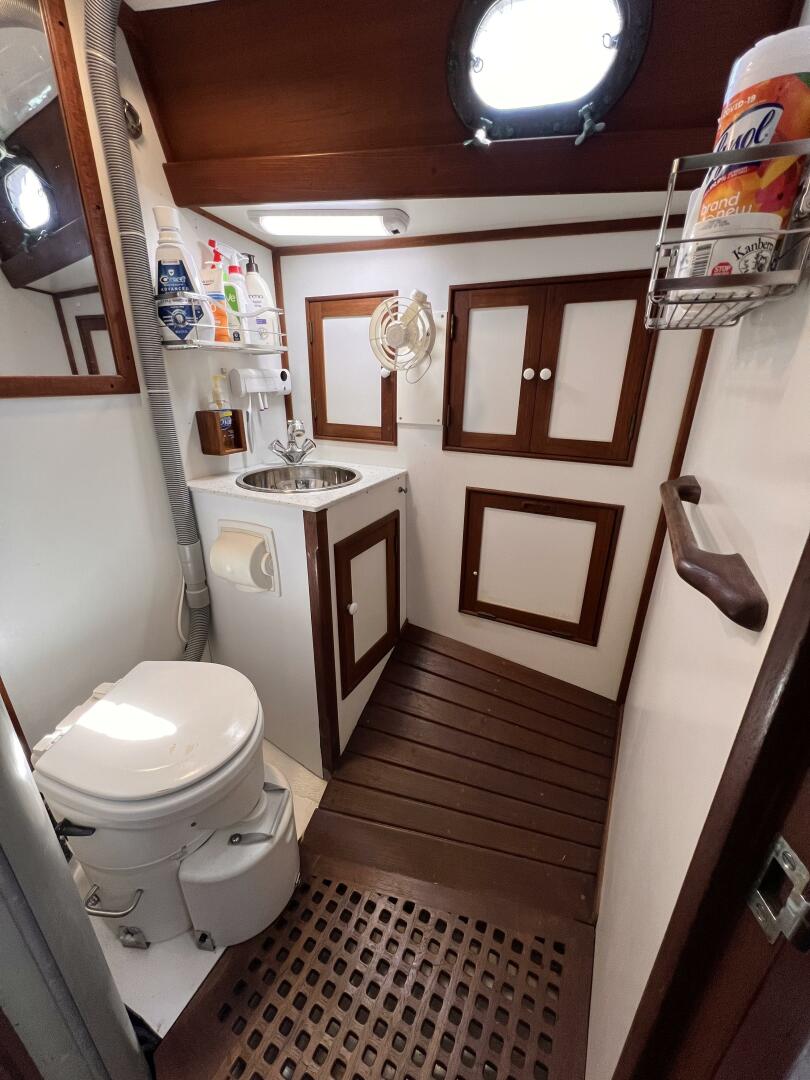 Slide: The Image of Shannon 38 Ketch 1981 - 5201398