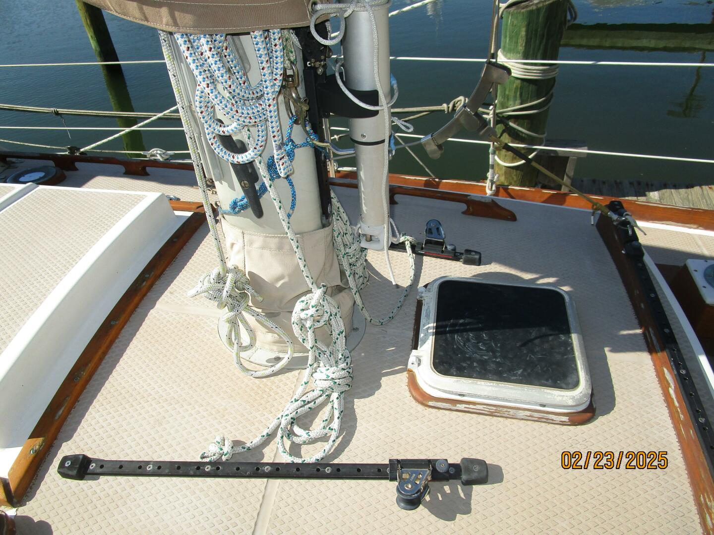 Slide: The Image of 28' Shannon mast base - 5074504