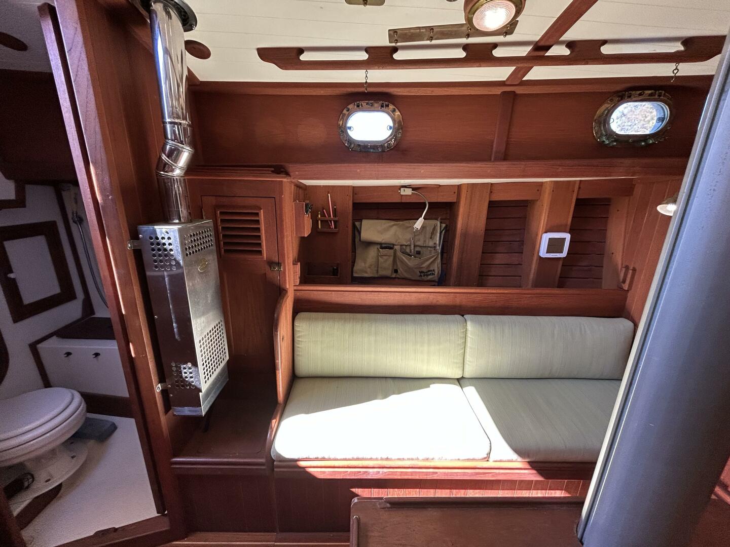 Slide: The Image of 28' Shannon salon port - 5074511