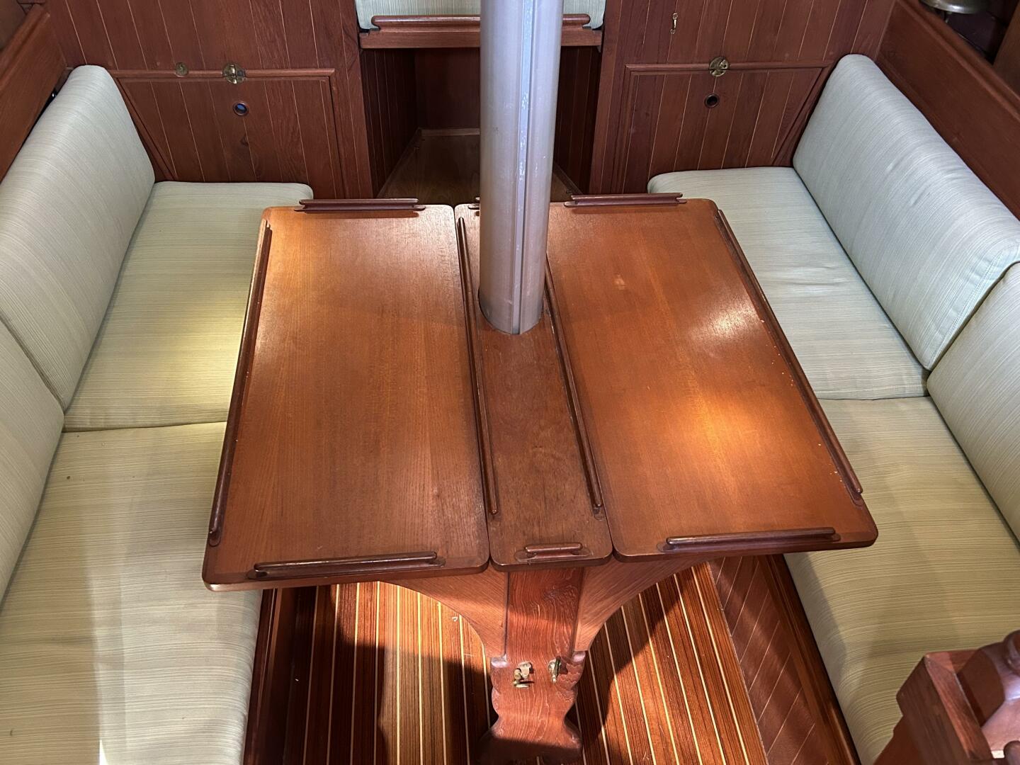 Slide: The Image of 28' Shannon salon table - 5074515