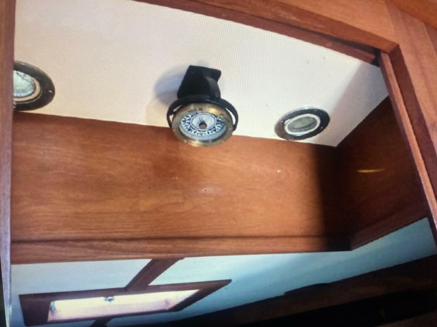 Slide: The Image of 28' Shannon salon magnetic compass - 5074503
