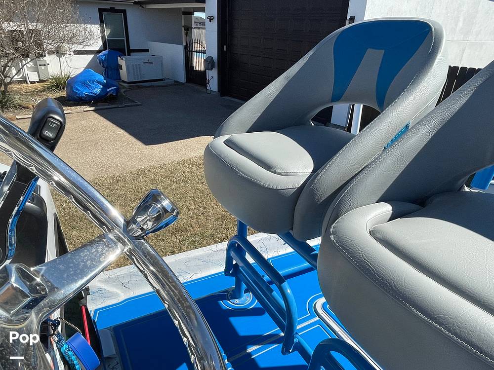 Slide: The Image of Captain Seats - 15096171