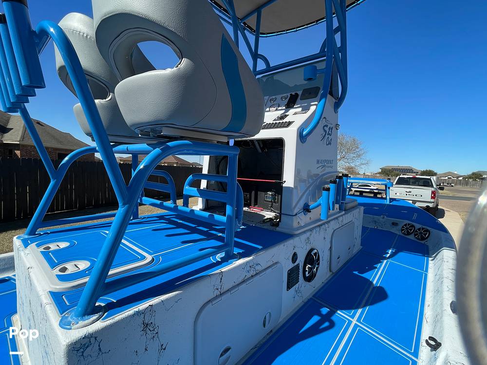 Slide: The Image of Raised Center Console - 15095700