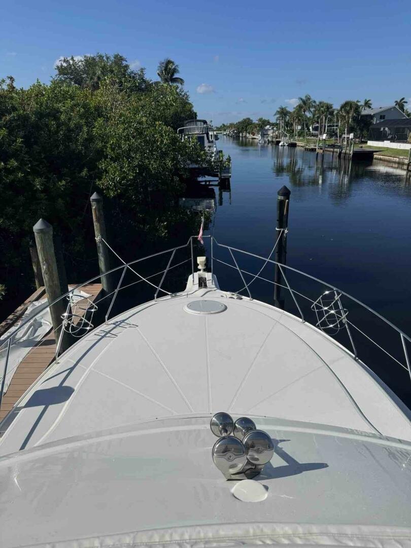 Slide: The Image of 34c Silverton flybridge bow view - 5429679