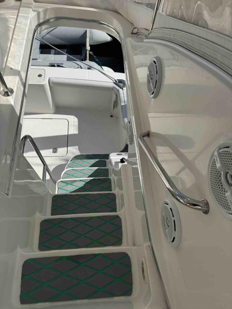 Slide: The Image of 34c Silverton molded-in stairs to aftdeck  - 5429693