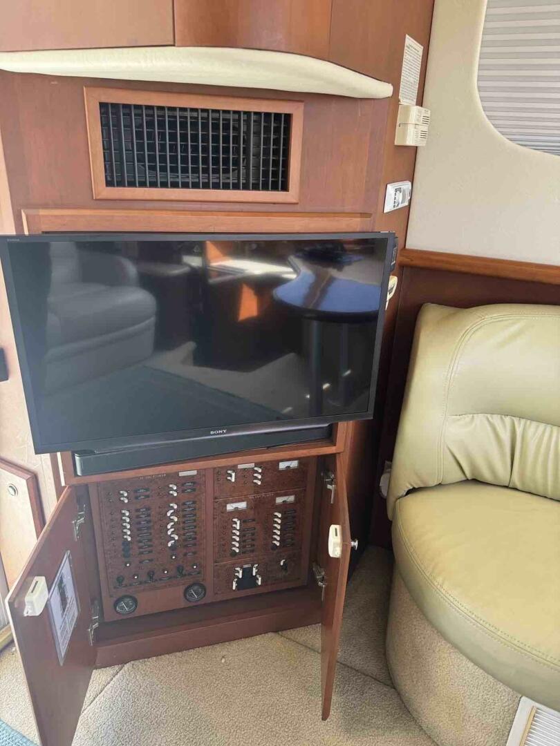 Slide: The Image of 34c Silverton salon TV/Electrical panel - 5429728