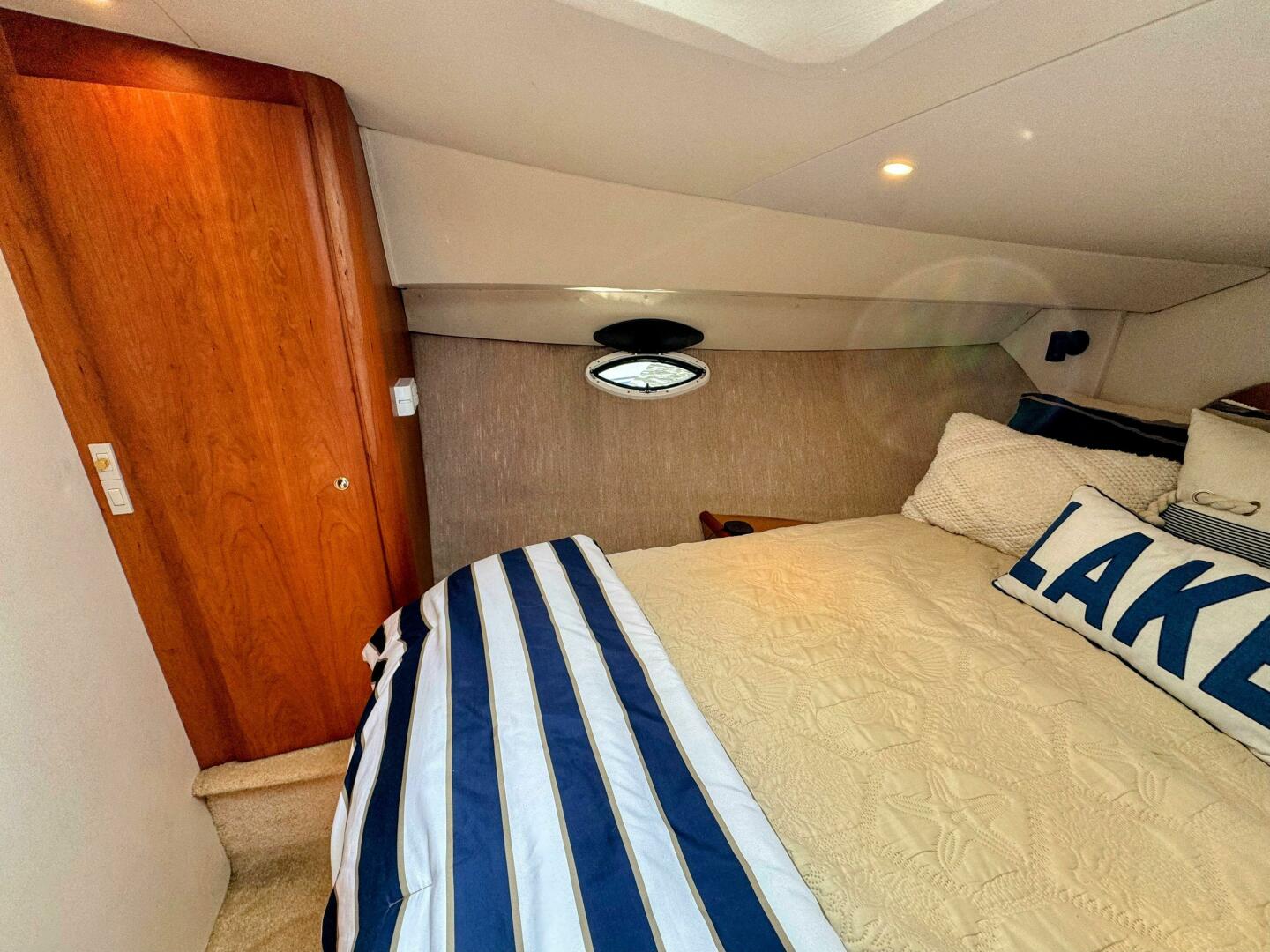 Slide: The Image of Silverton 35 Convertible 2001 - 5510813