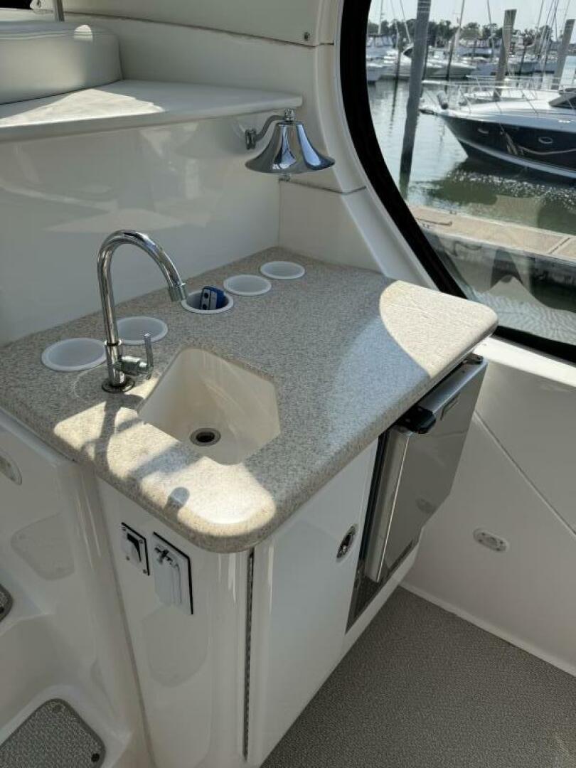 Slide: The Image of Silverton 39 Motor Yacht 2004 - 4648088