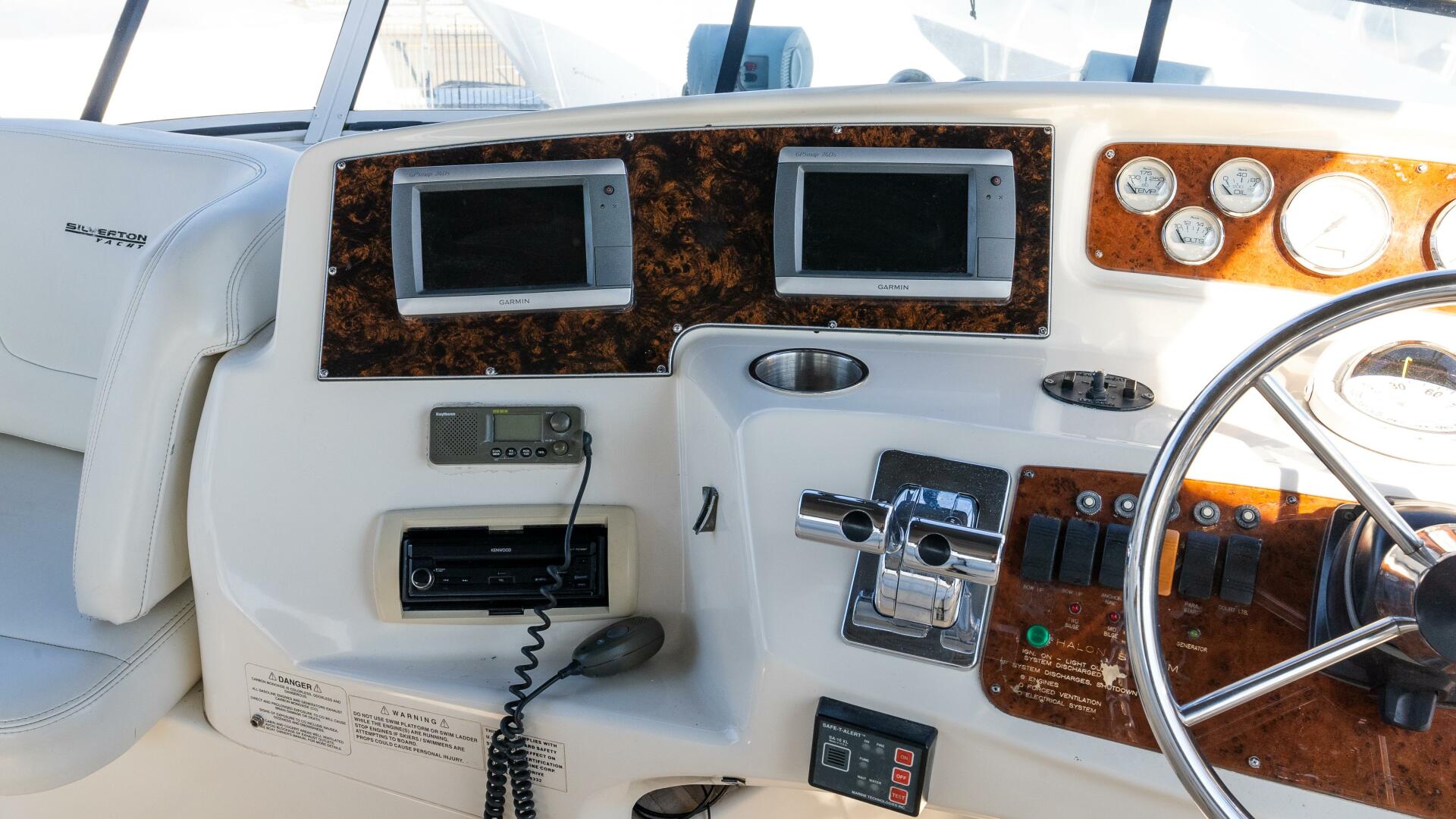 Slide: The Image of Silverton 41 Sport Bridge 2002 - 5162028