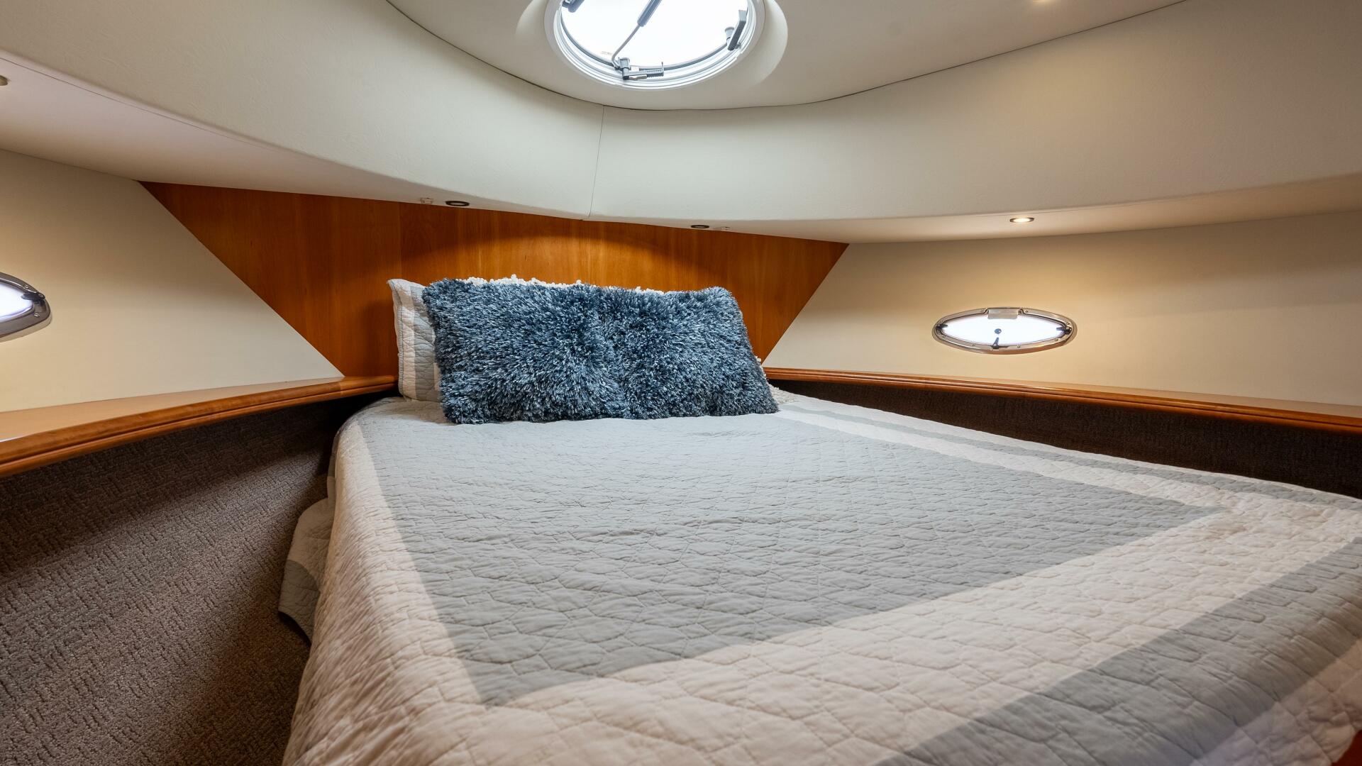 Slide: The Image of Silverton 41 Sport Bridge 2002 - 5162058