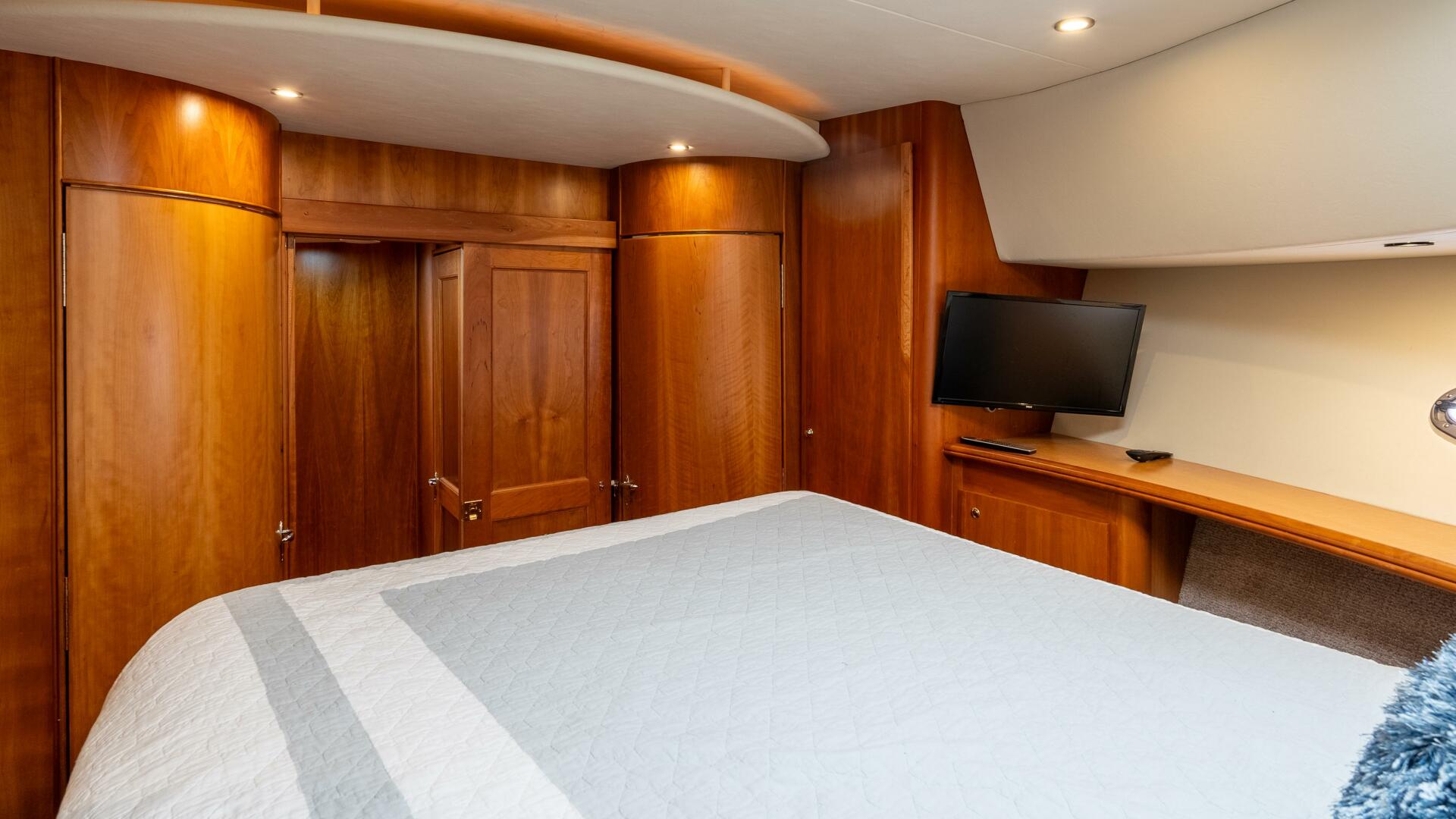 Slide: The Image of Silverton 41 Sport Bridge 2002 - 5162060