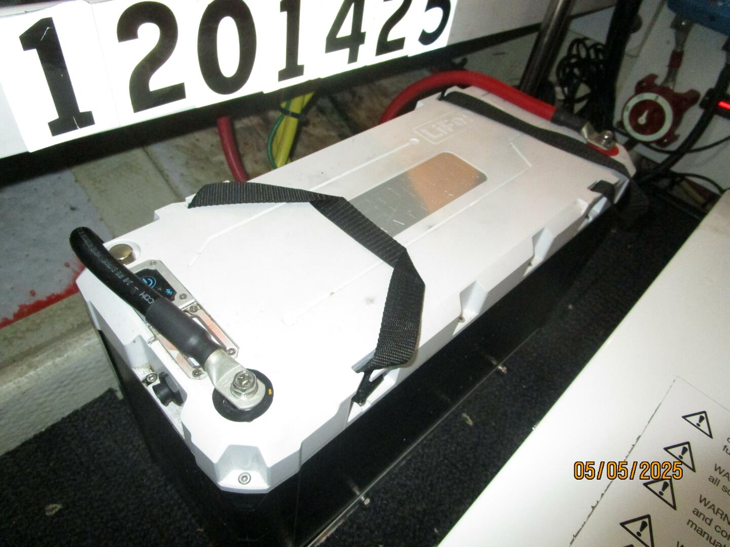 Slide: The Image of 43' Silverton aft battery bank - 5281691