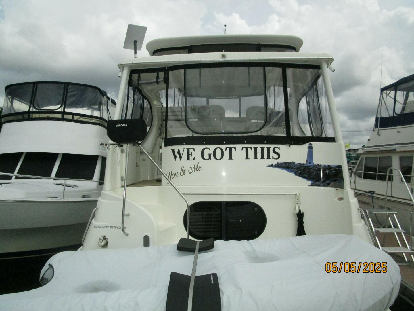 Slide: The Image of 43' Silverton aft profile - 5281692