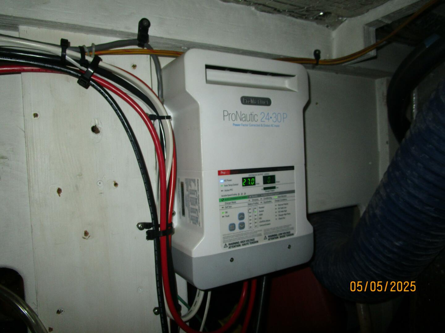 Slide: The Image of 43' Silverton battery chargers2 - 5281696