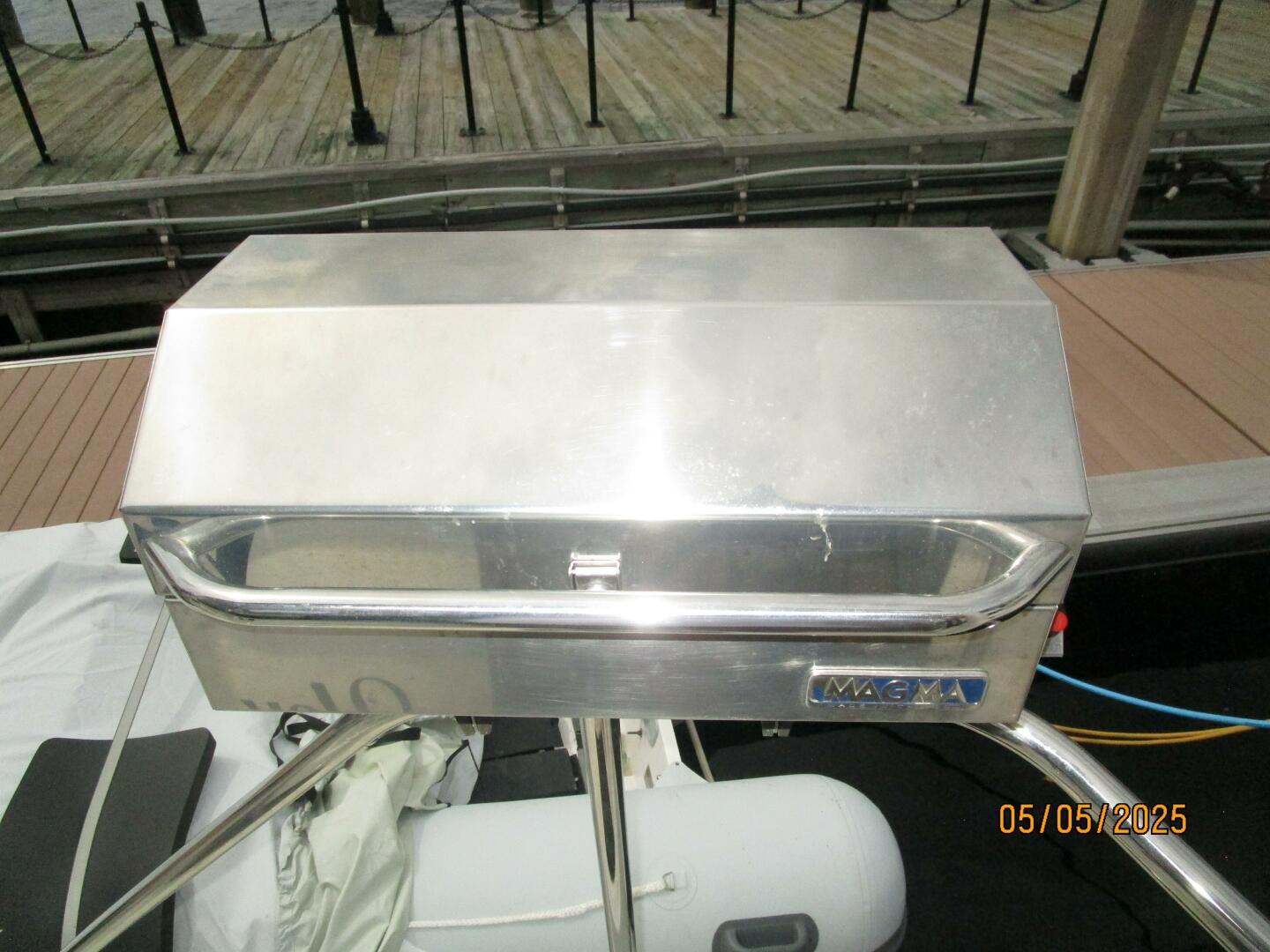 Slide: The Image of 43' Silverton BBQ grill - 5281697