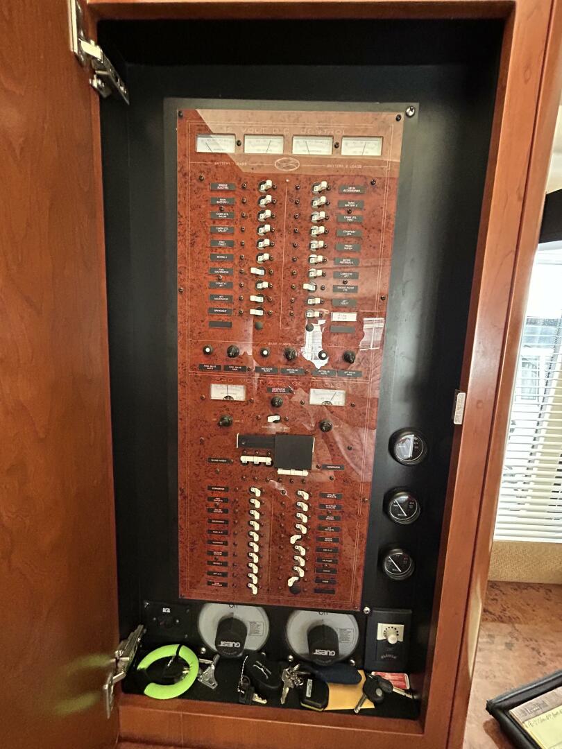 Slide: The Image of 43' Silverton electrical panel - 5281698