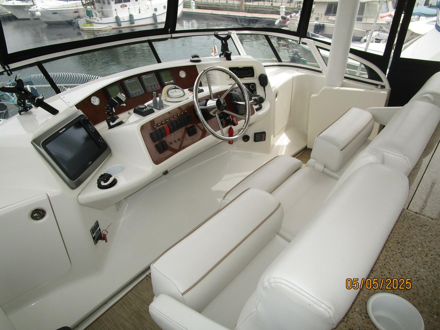 Slide: The Image of 43' Silverton flybridge helm1 - 5281703