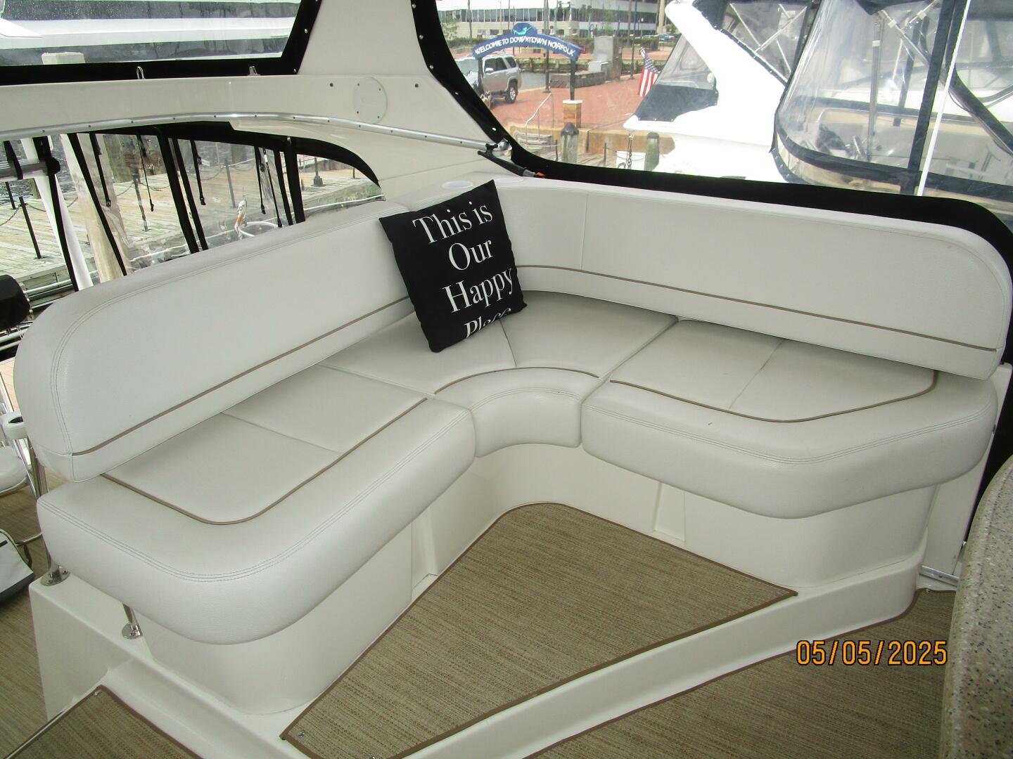 Slide: The Image of 43' Silverton flybridge port aft seating - 5281706