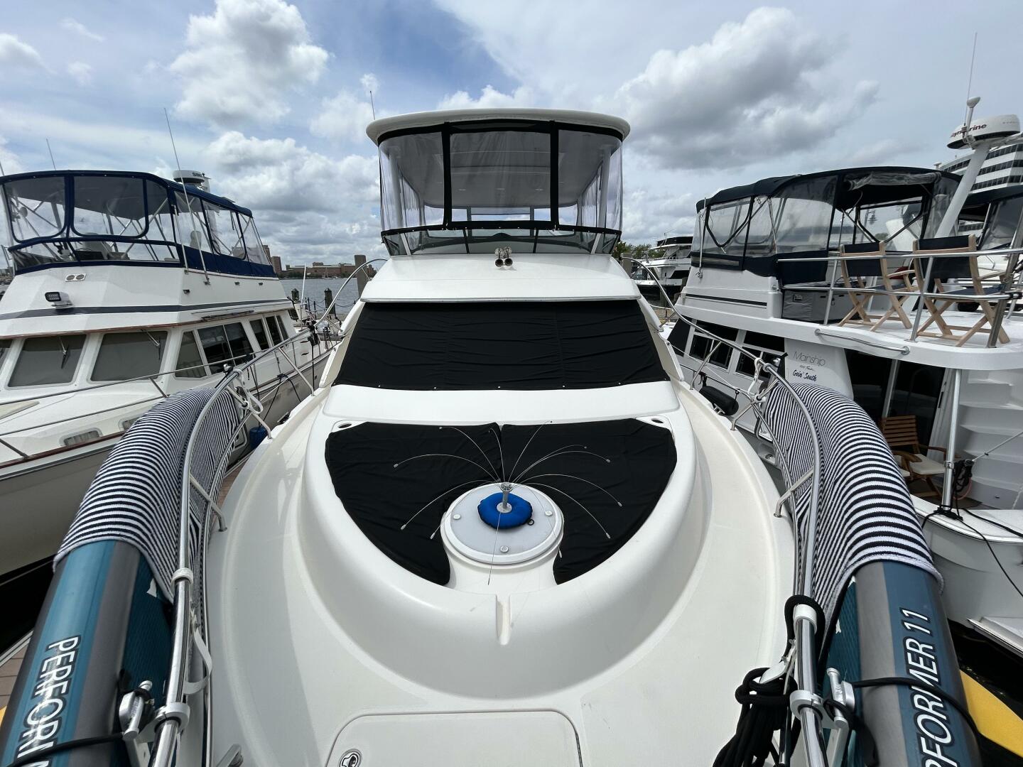 Slide: The Image of 43' Silverton foredeck aft - 5281710