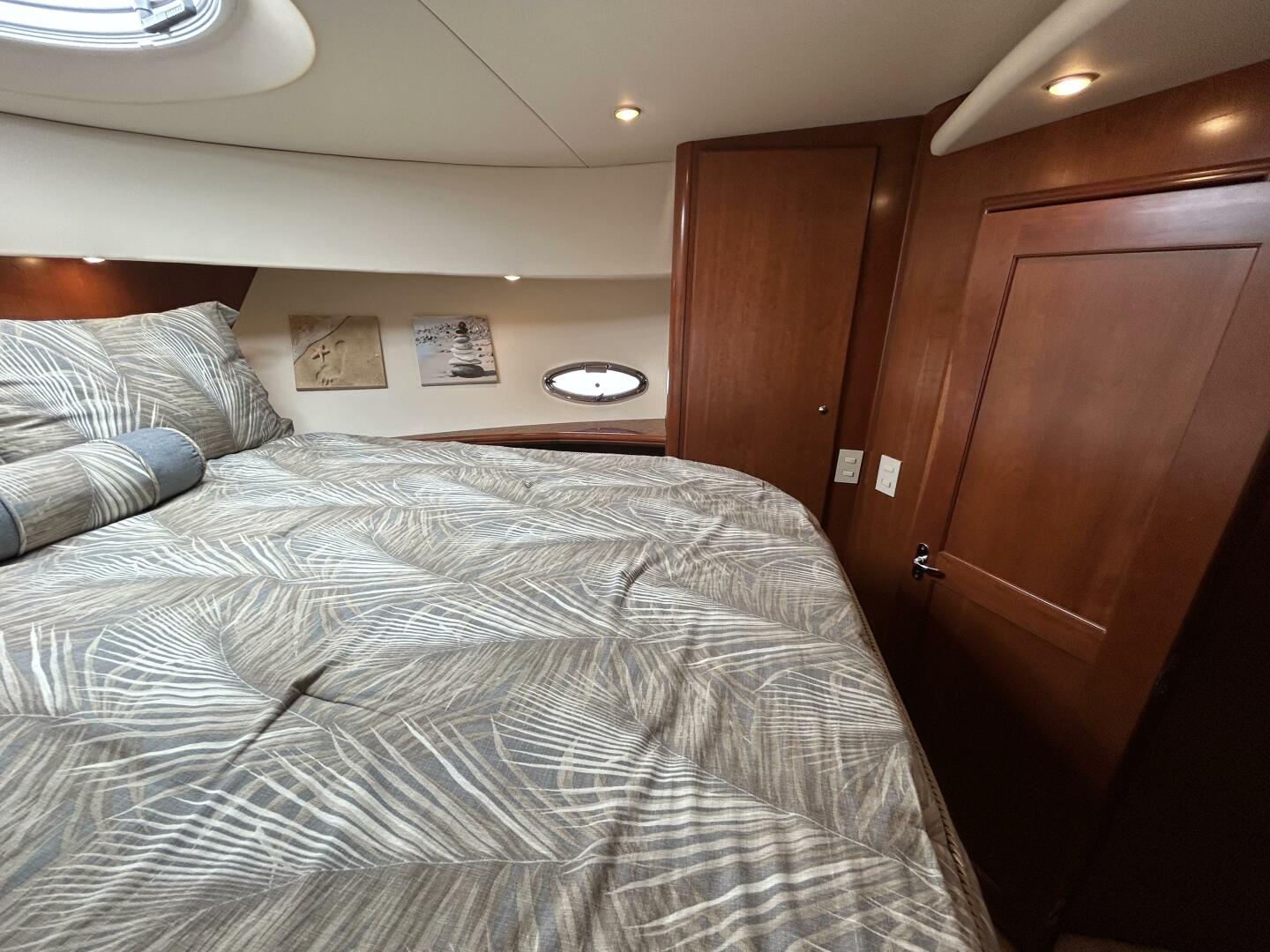 Slide: The Image of 43' Silverton guest stateroom starboard - 5281733
