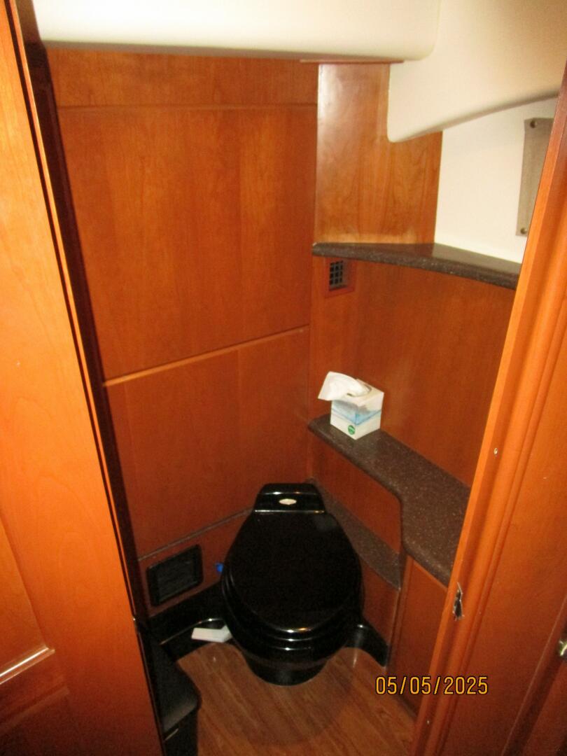 Slide: The Image of 43' Silverton master stateroom head - 5281749