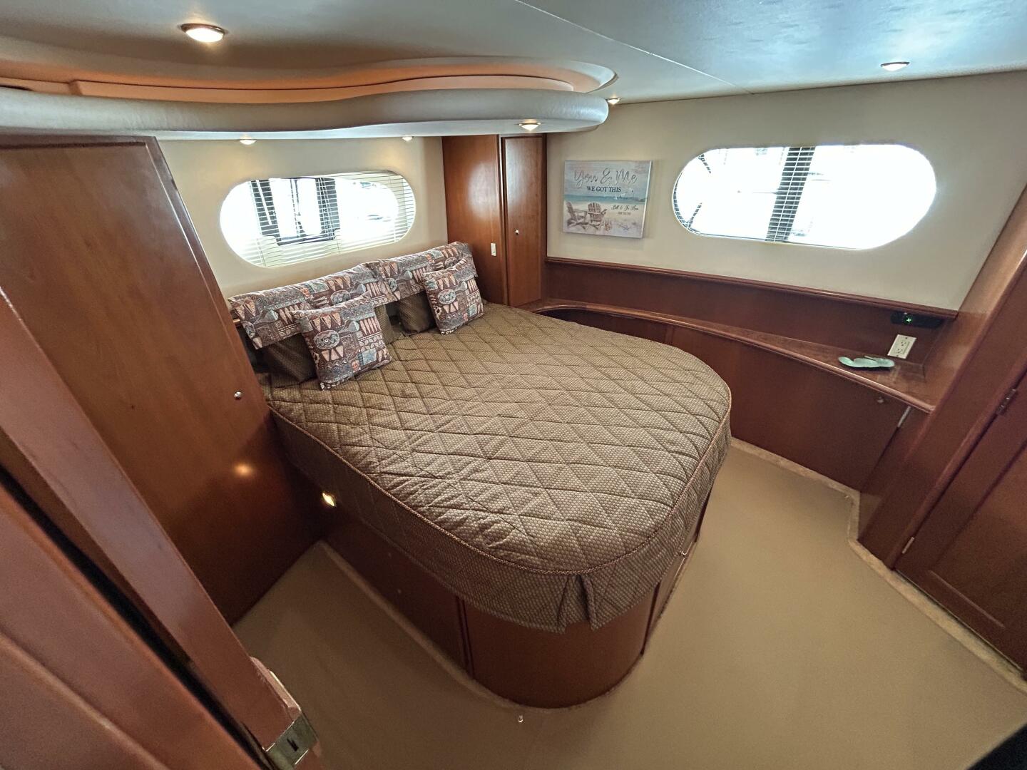 Slide: The Image of 43' Silverton master stateroom - 5281751