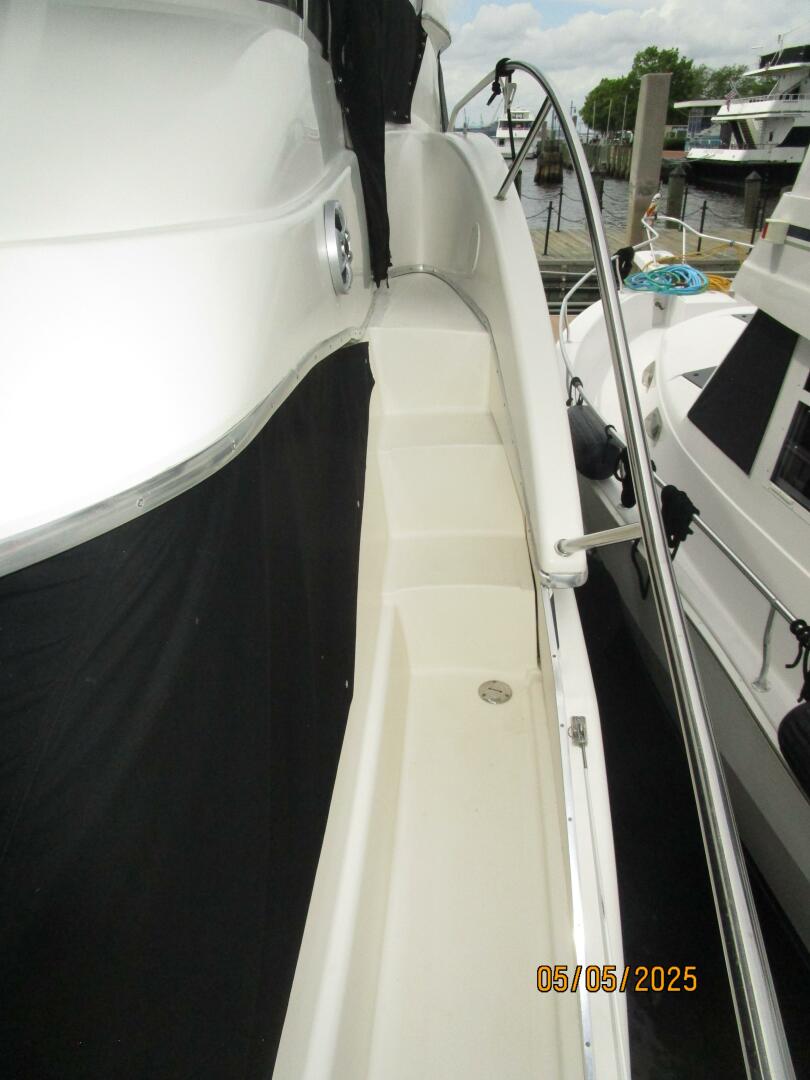 Slide: The Image of 43' Silverton port side deck1 - 5281764