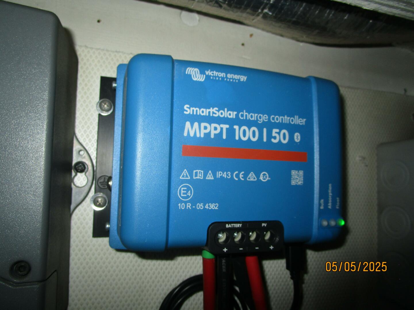 Slide: The Image of 43' Silverton solar panels controller - 5281772