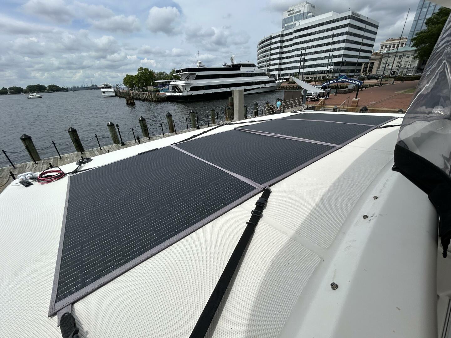 Slide: The Image of 43' Silverton solar panels - 5281773