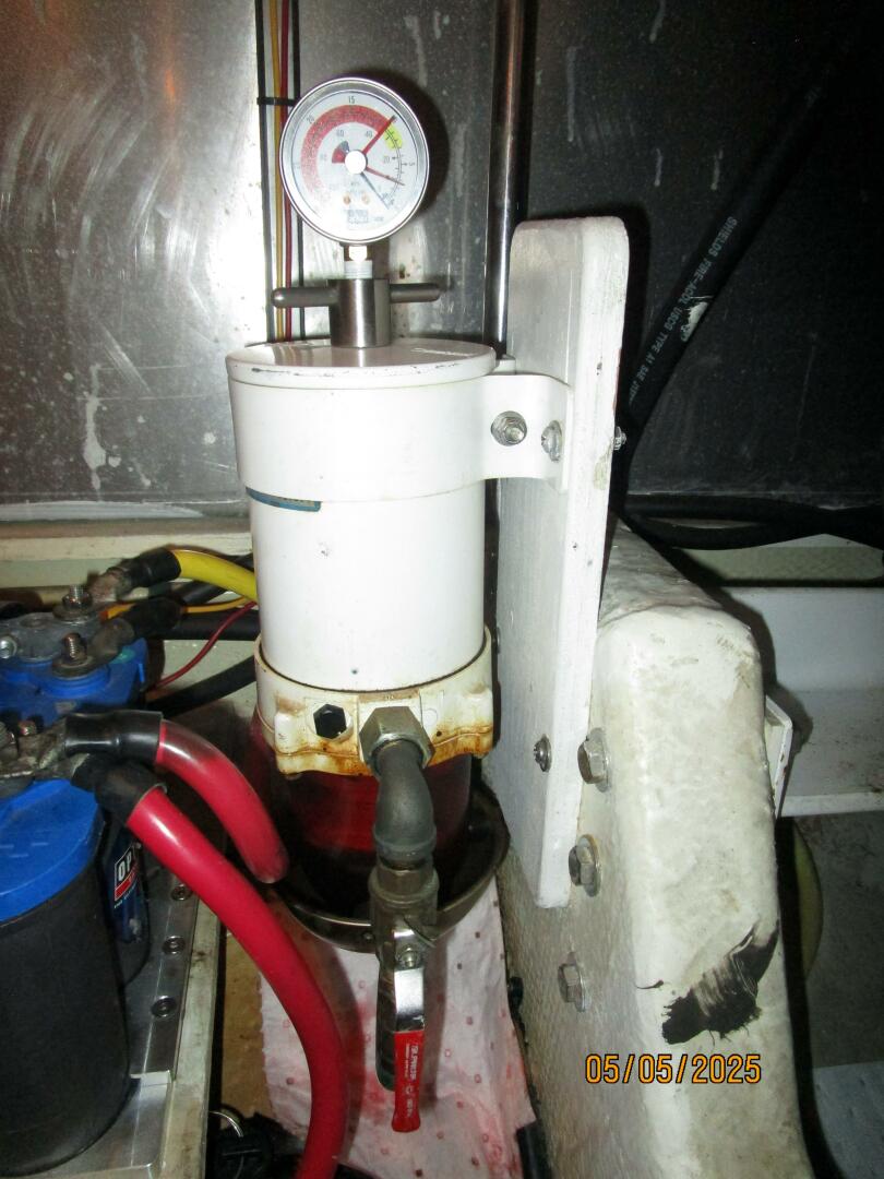 Slide: The Image of 43' Silverton starboard Racor fuel filter - 5281777