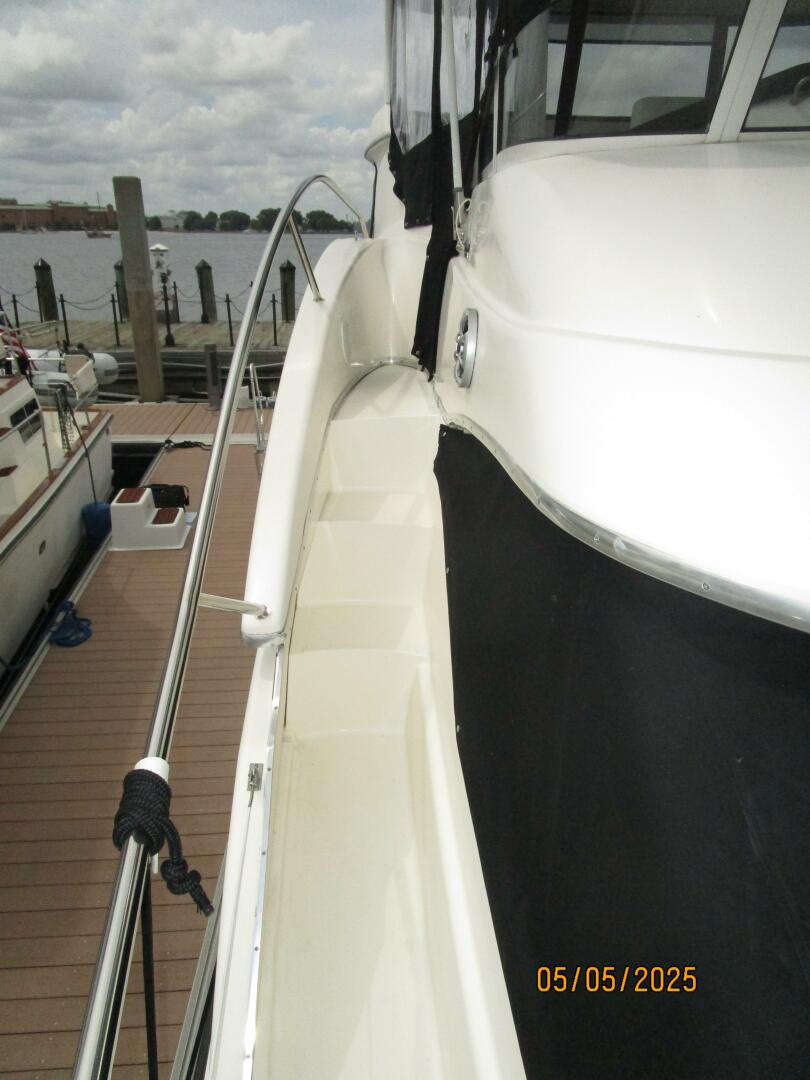 Slide: The Image of 43' Silverton starboard side deck1 - 5281779