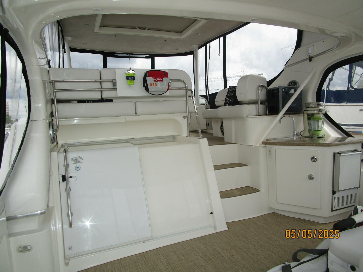 Slide: The Image of 43' Silverton sundeck forward - 5281780
