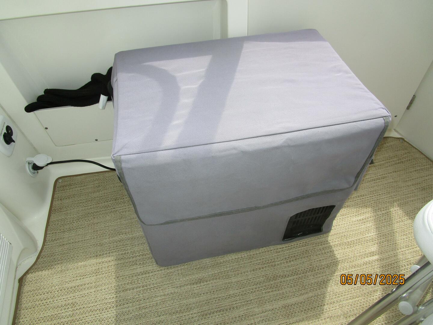 Slide: The Image of 43' Silverton sundeck portable freezer - 5281782