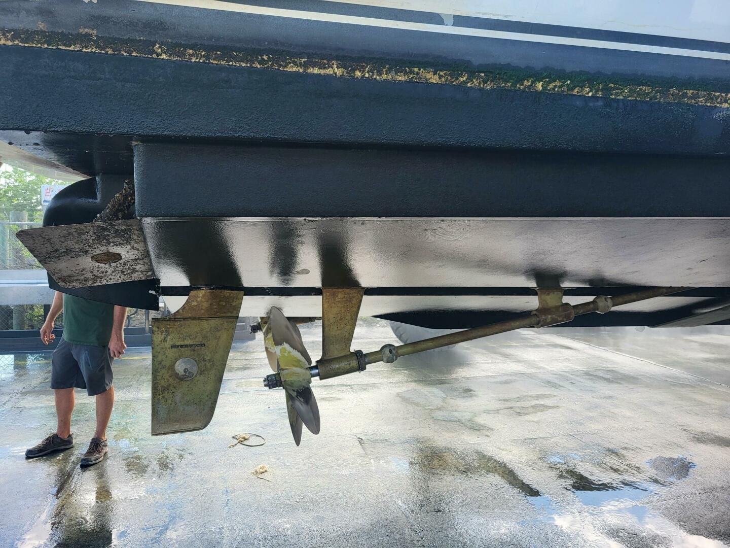 Slide: The Image of 43' Silverton hauled out2 - 5297278