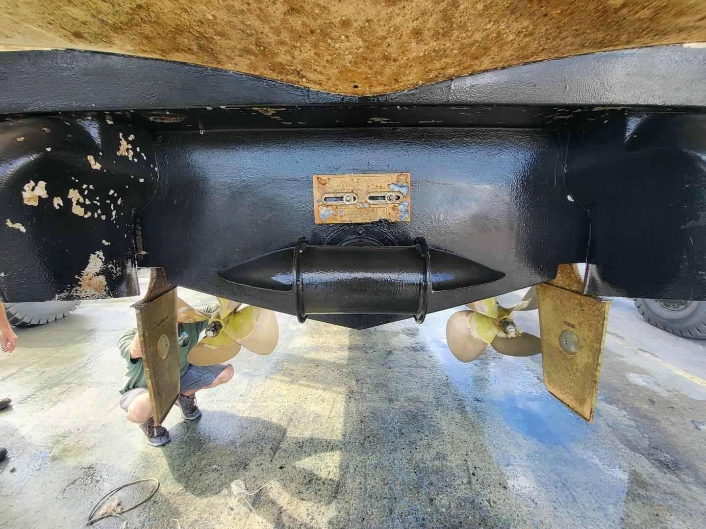 Slide: The Image of 43' Silverton hauled out4 - 5297279