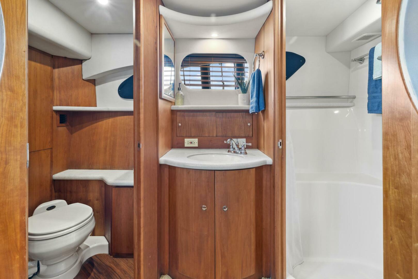 Slide: The Image of Silverton 43 Motor Yacht Aft Cabin Silverton 43 Motor Yacht Aft Cabin - 5057966