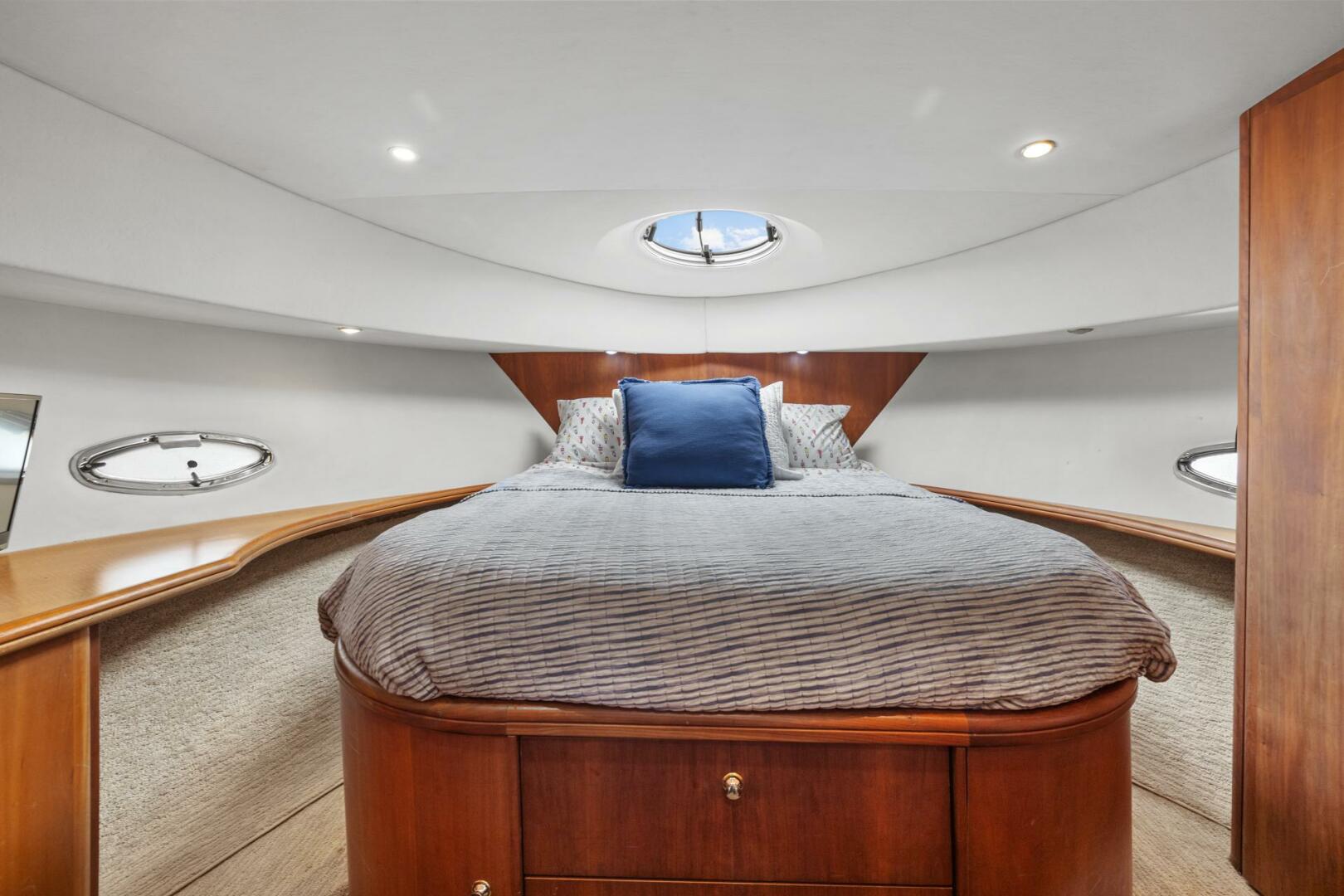 Slide: The Image of Silverton 43 Motor Yacht Aft Cabin Silverton 43 Motor Yacht Aft Cabin - 5057973